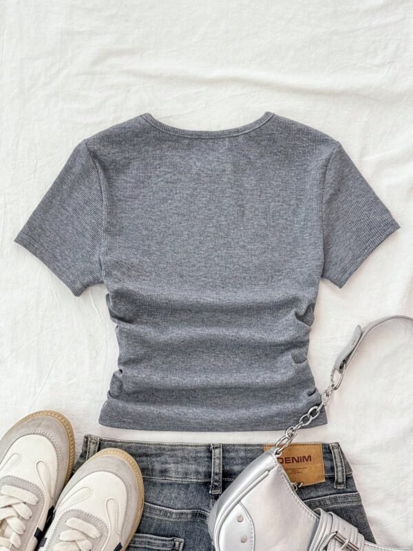 http___img.ltwebstatic.com_v4_j_pi_2026_01_06_87_1767671020d64acaddcbb63e357ee4b84ecbfd9836 SHEIN Tween Girls' Dark Gray Ribbed Knit Solid Color Star Pattern Ruched Waist Short Sleeve T-Shirt, Suitable For Casual Wear