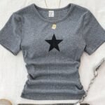 http___img.ltwebstatic.com_v4_j_pi_2026_01_15_a5_1768471088c03edbf8998e1d60394d486ead4cd3d7 (2) Tween girls dark gray ribbed knit short sleeve T-shirt with star pattern and ruched waist detail, casual everyday top.